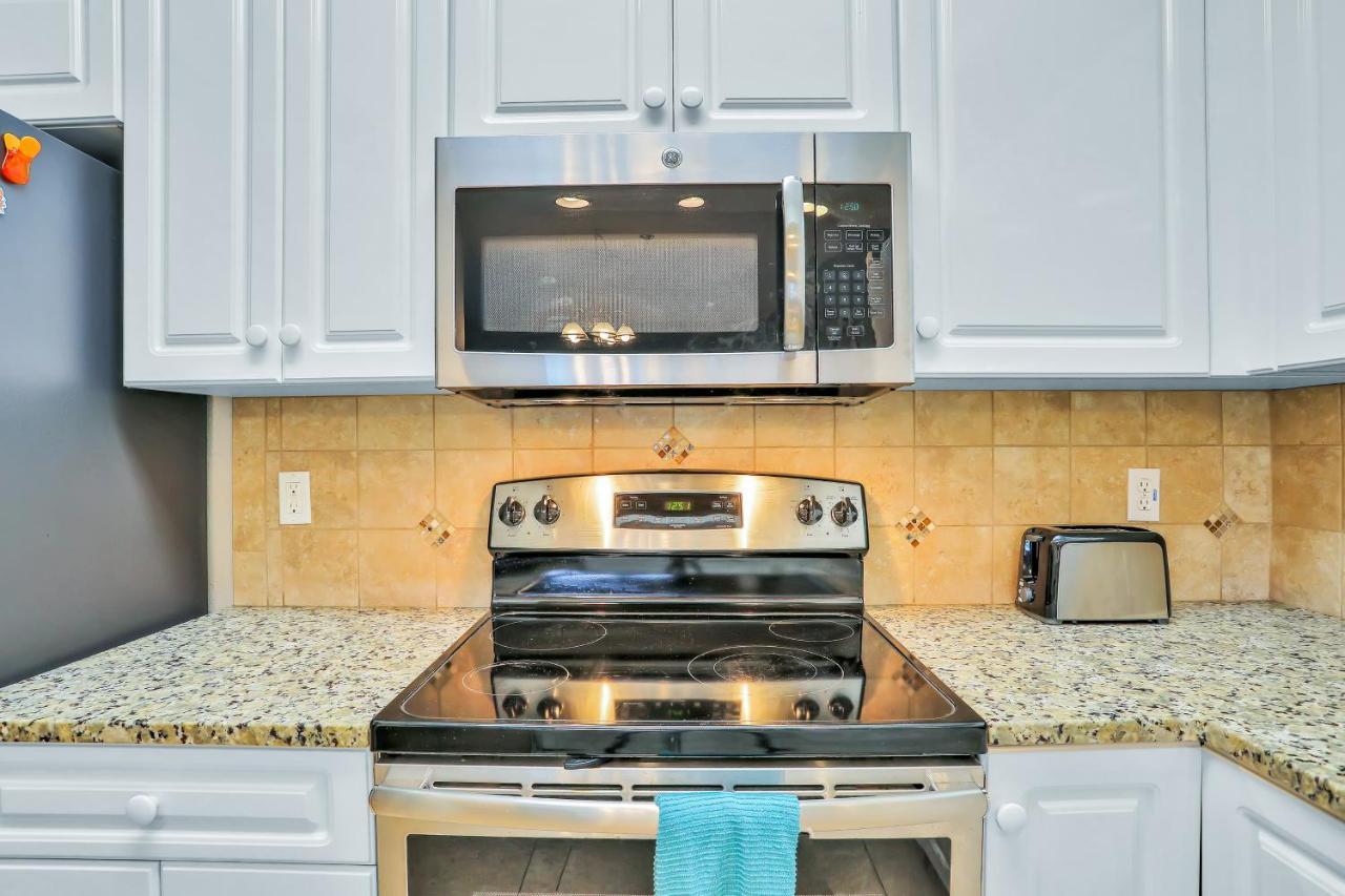 Oceanwalk Condos Bethune Beach ภายนอก รูปภาพ