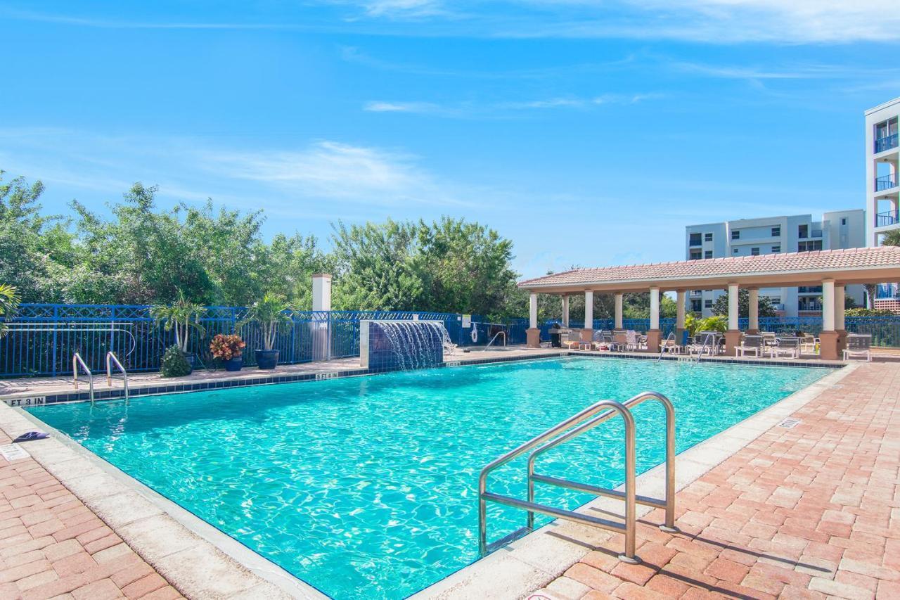 Oceanwalk Condos Bethune Beach ภายนอก รูปภาพ